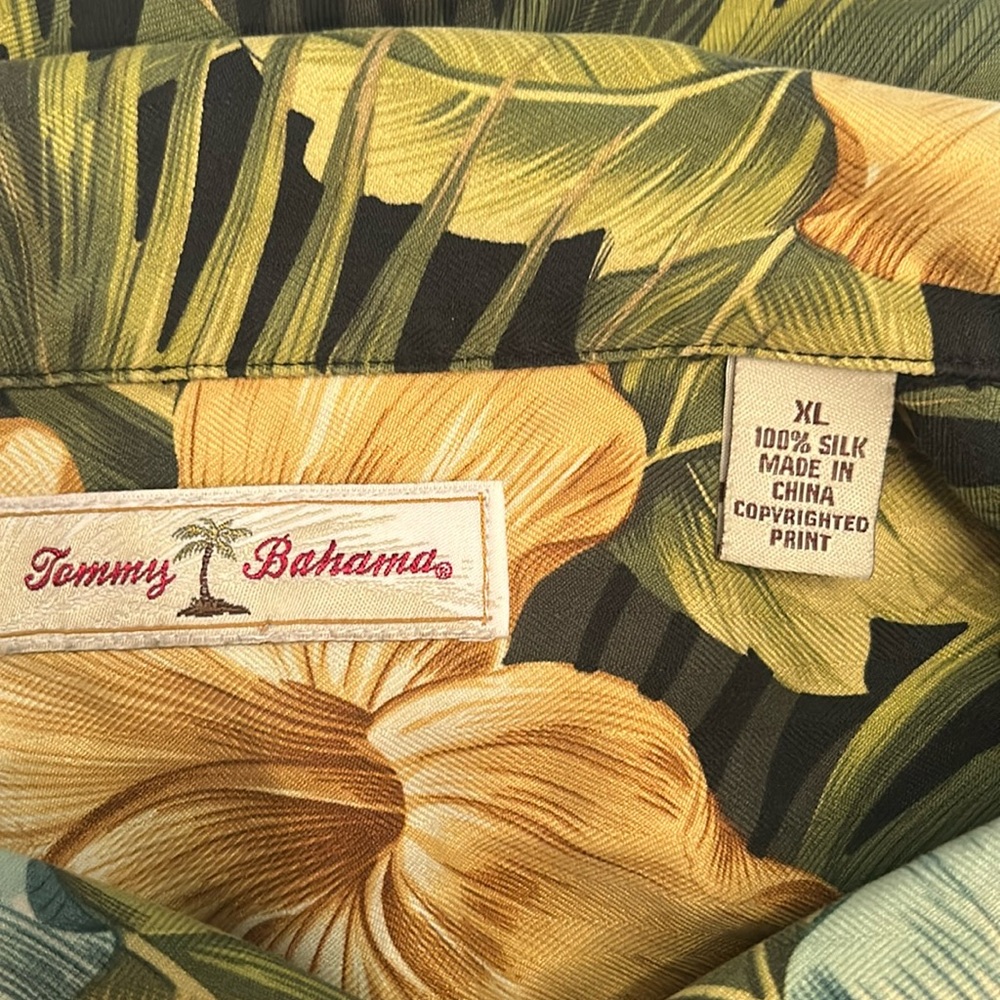 Men’s Tommy Bahama shirt - Picture 2 of 3